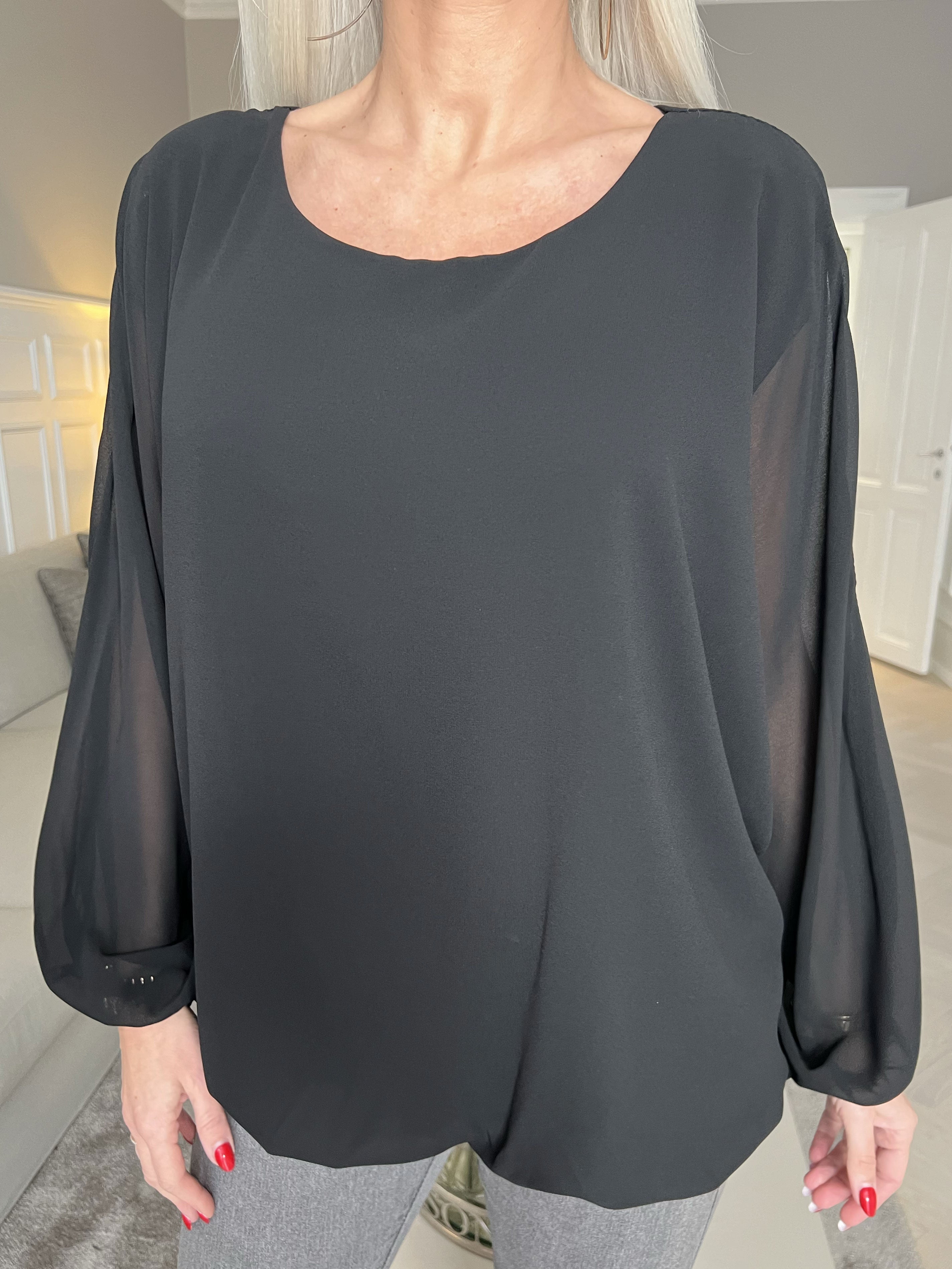 Destiny Plain - Bluse i chiffon med flagermusærmer